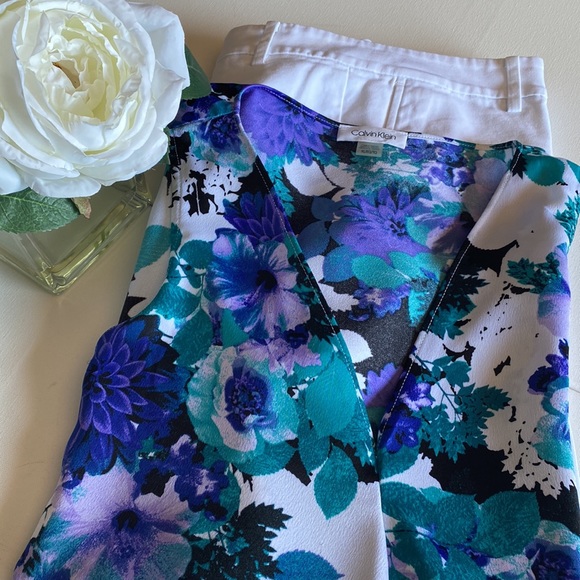 Calvin Klein • Floral Tank - Picture 9 of 10